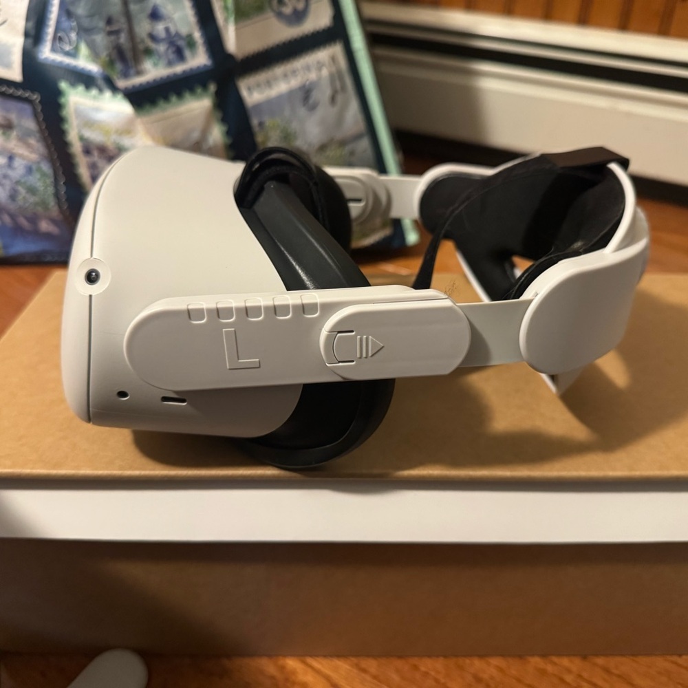Quest 2 VR Headset - Oculus